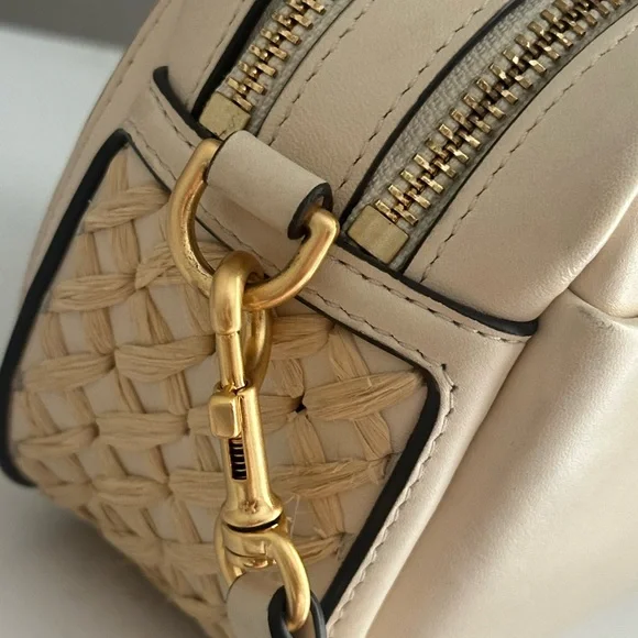 Tory Burch Cream Quilted Crossbody Bag with Gold Hardware - Picture 7 of 10